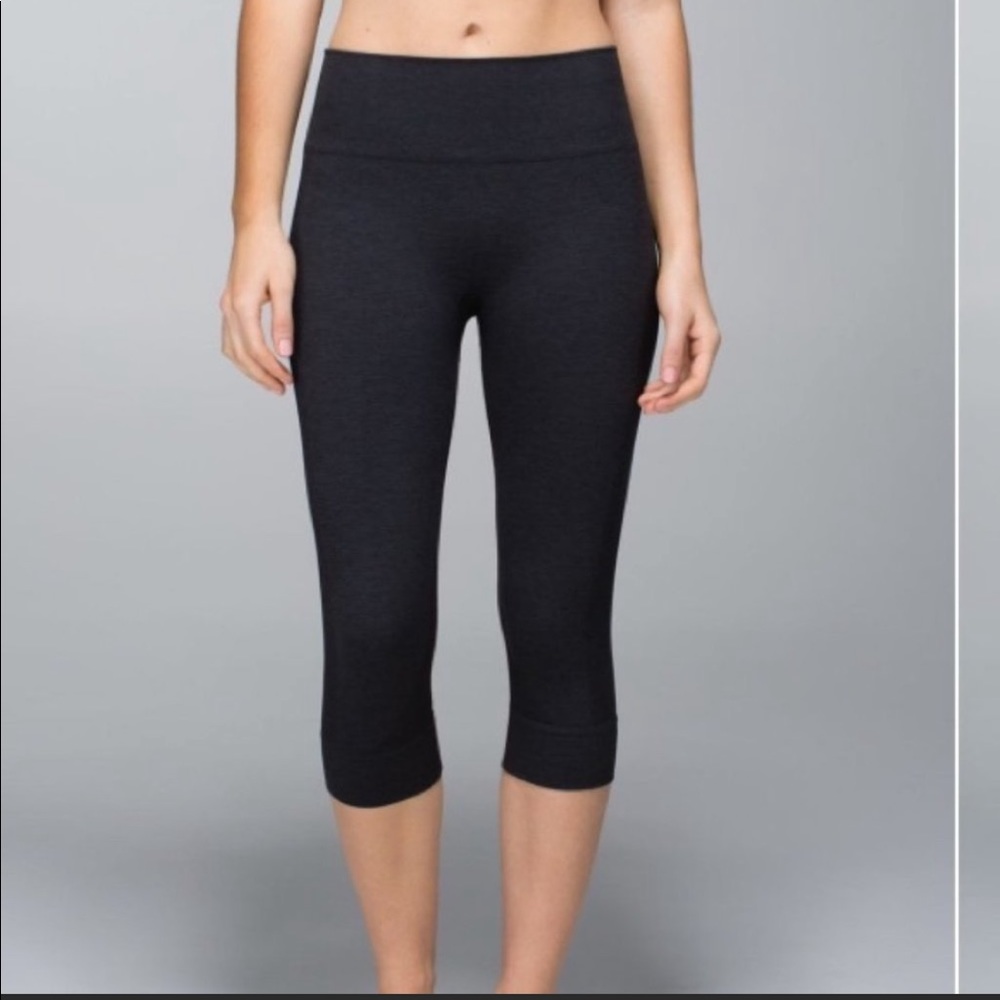 Lululemon Seamlessly Street Crop - heathered black